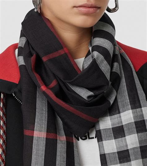 burberry schal hellgrau|Burberry check wool scarf.